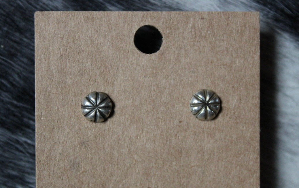 Flower studs